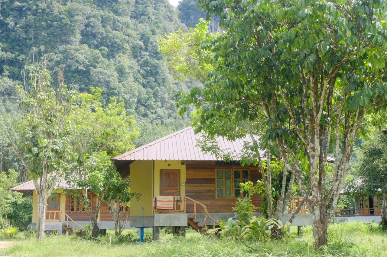 Monkey Mansion - Jungalows & Tours Khao Sok National Park Exterior photo