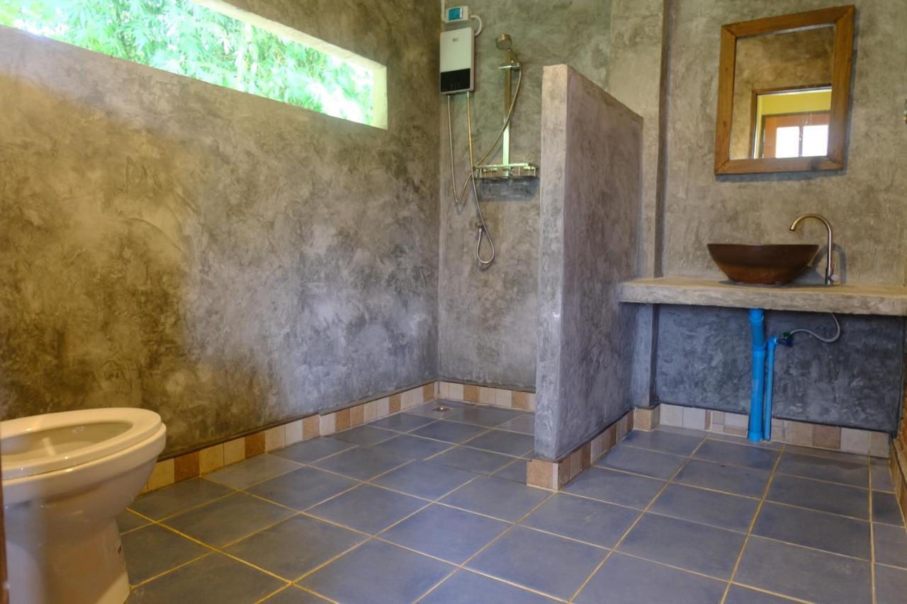 Monkey Mansion - Jungalows & Tours Khao Sok National Park Exterior photo