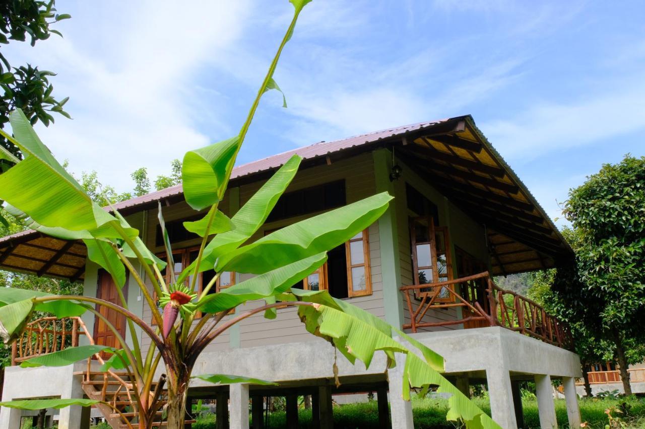 Monkey Mansion - Jungalows & Tours Khao Sok National Park Exterior photo