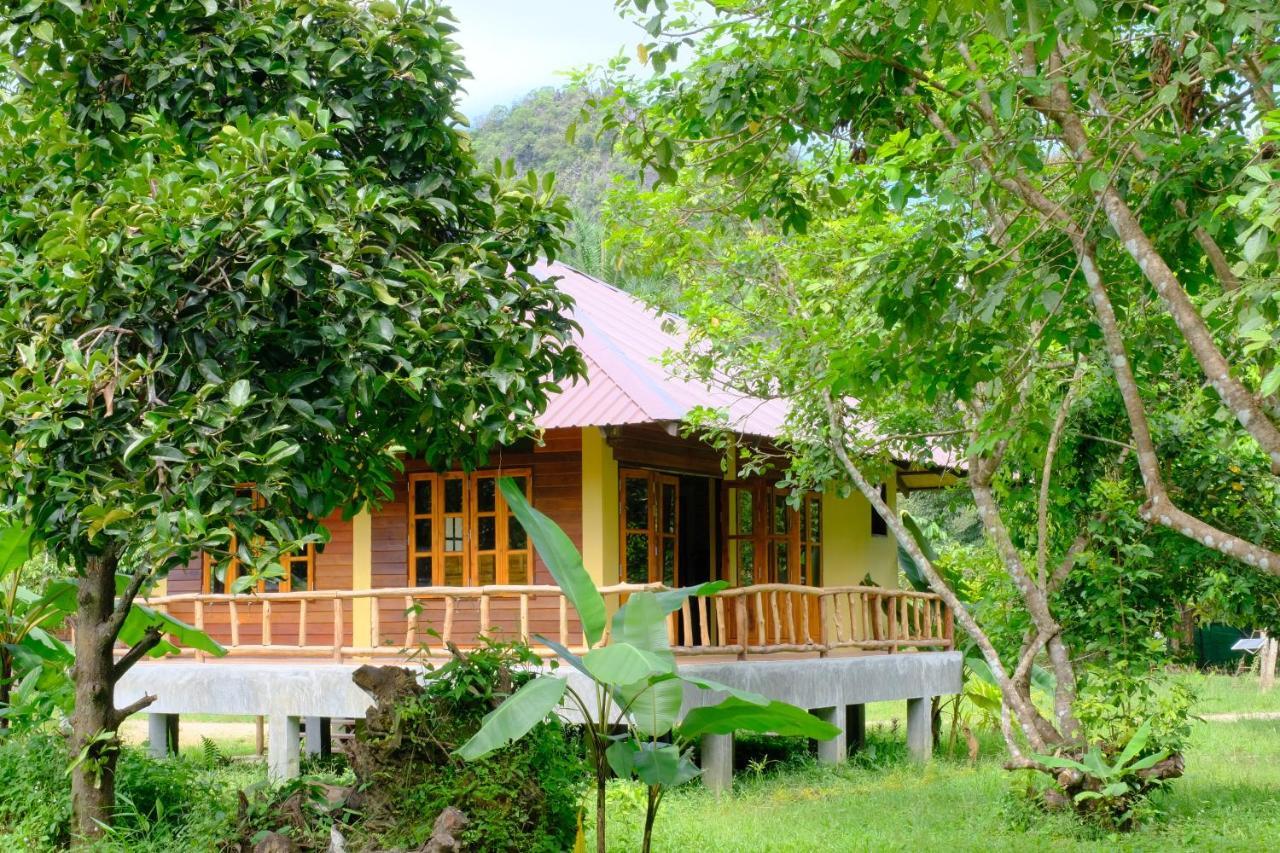 Monkey Mansion - Jungalows & Tours Khao Sok National Park Exterior photo