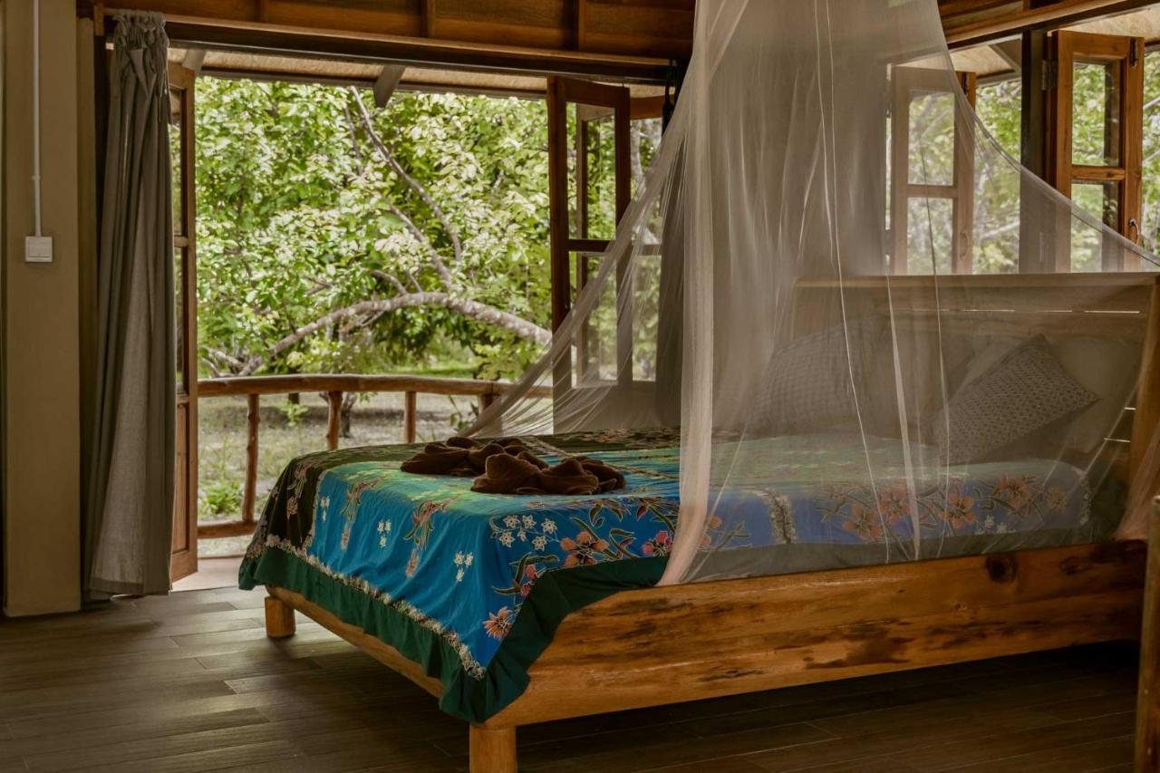 Monkey Mansion - Jungalows & Tours Khao Sok National Park Exterior photo