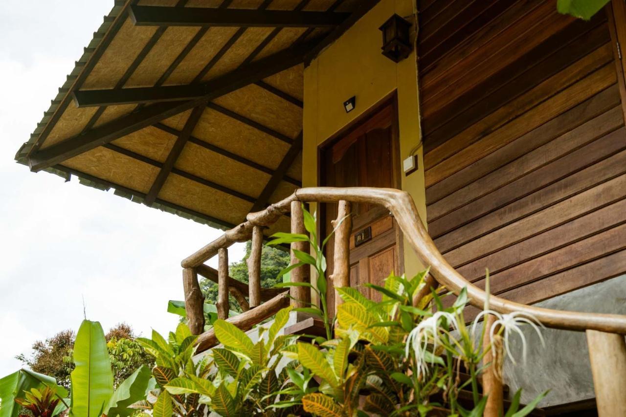 Monkey Mansion - Jungalows & Tours Khao Sok National Park Exterior photo