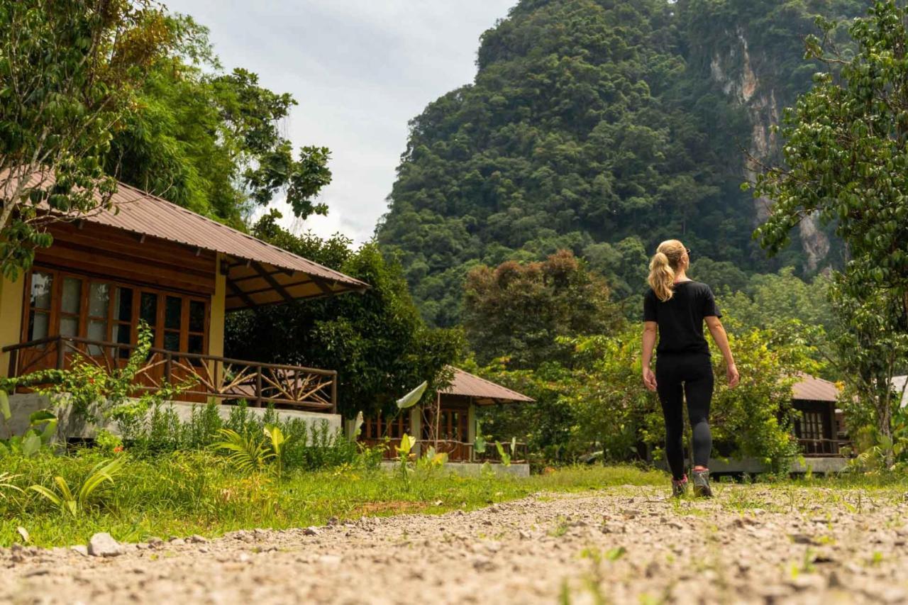 Monkey Mansion - Jungalows & Tours Khao Sok National Park Exterior photo