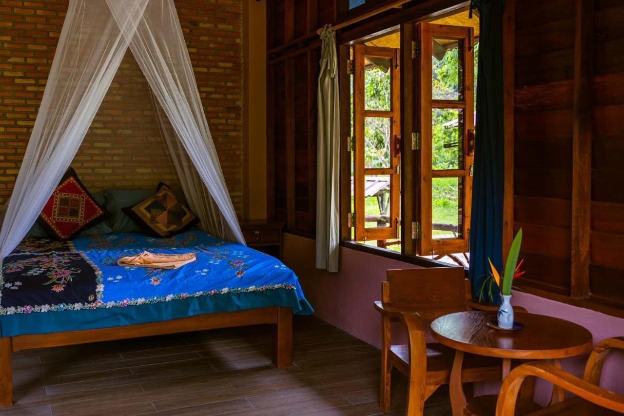 Monkey Mansion - Jungalows & Tours Khao Sok National Park Exterior photo